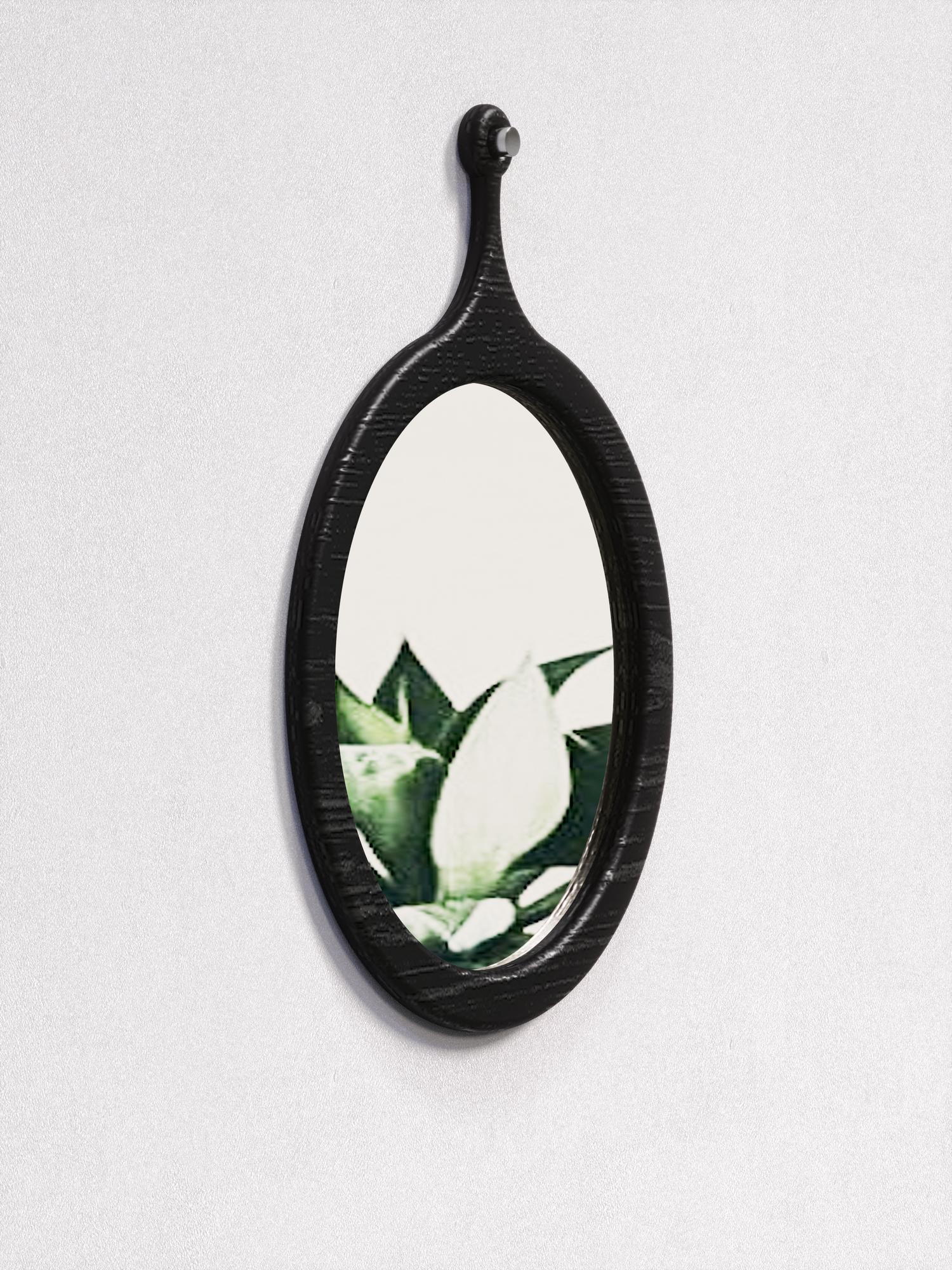 Зеркало настенное в черной раме