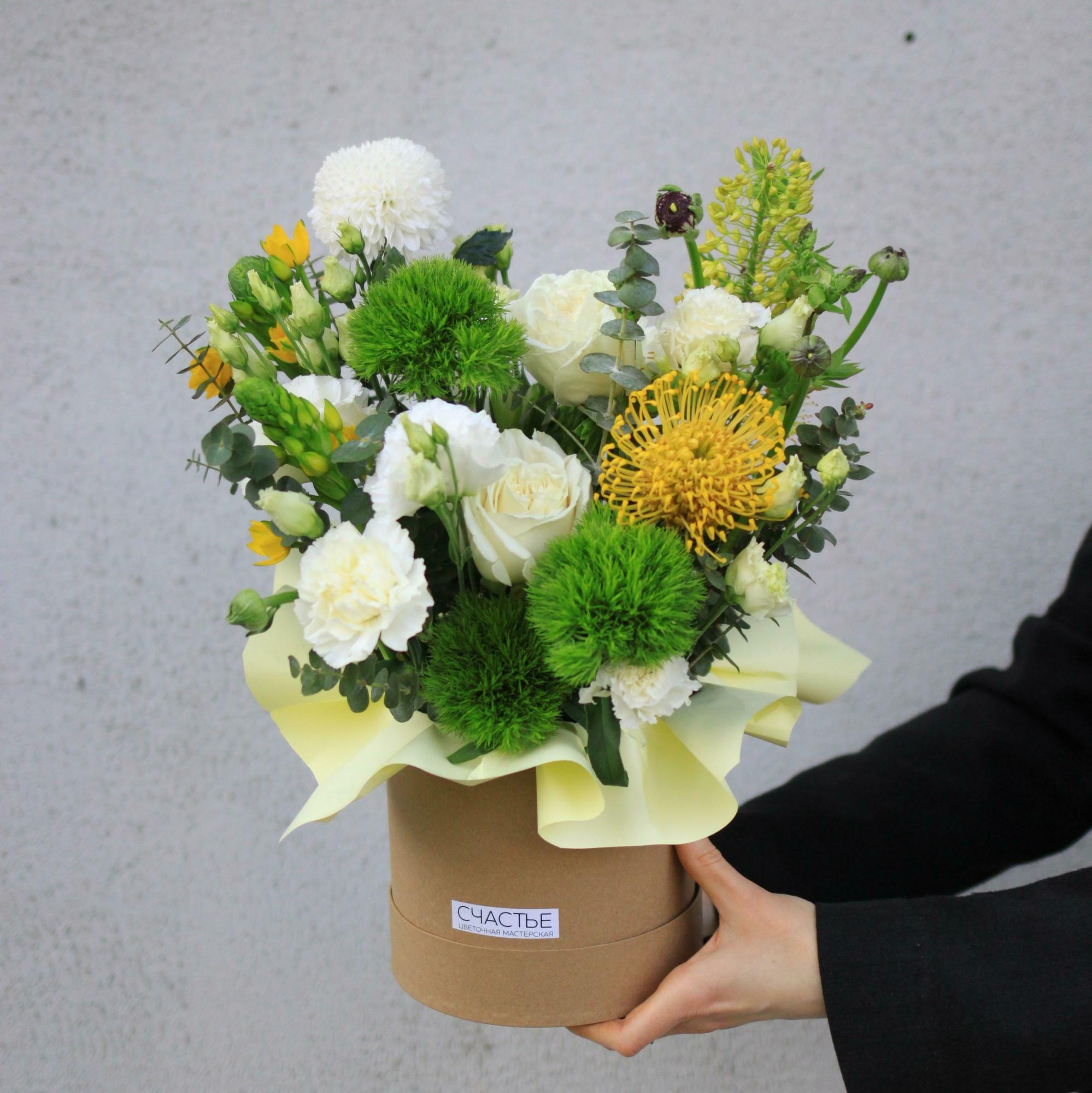 Композиция  с желтым акцентом