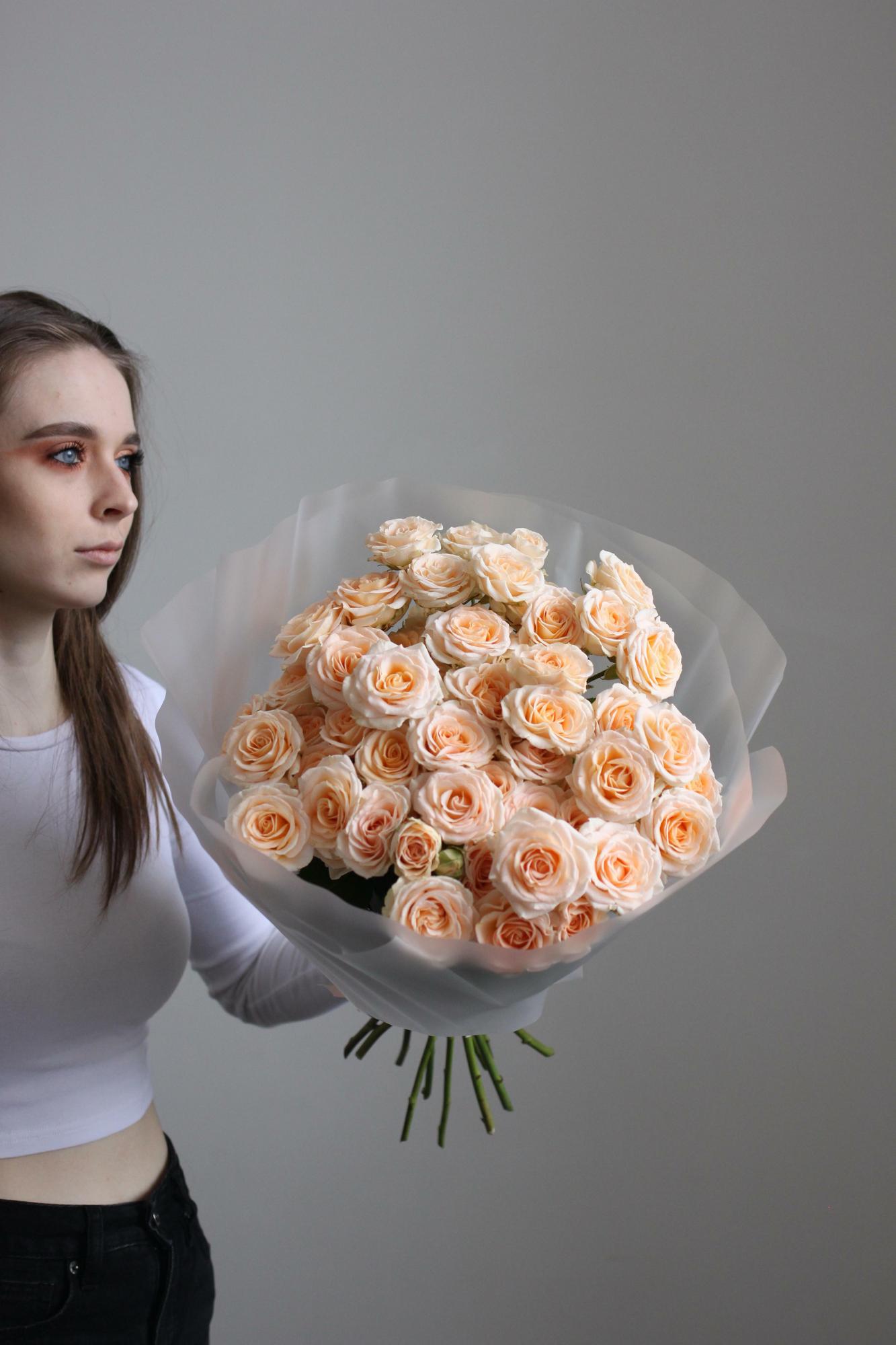 Моно нежных кустовых роз