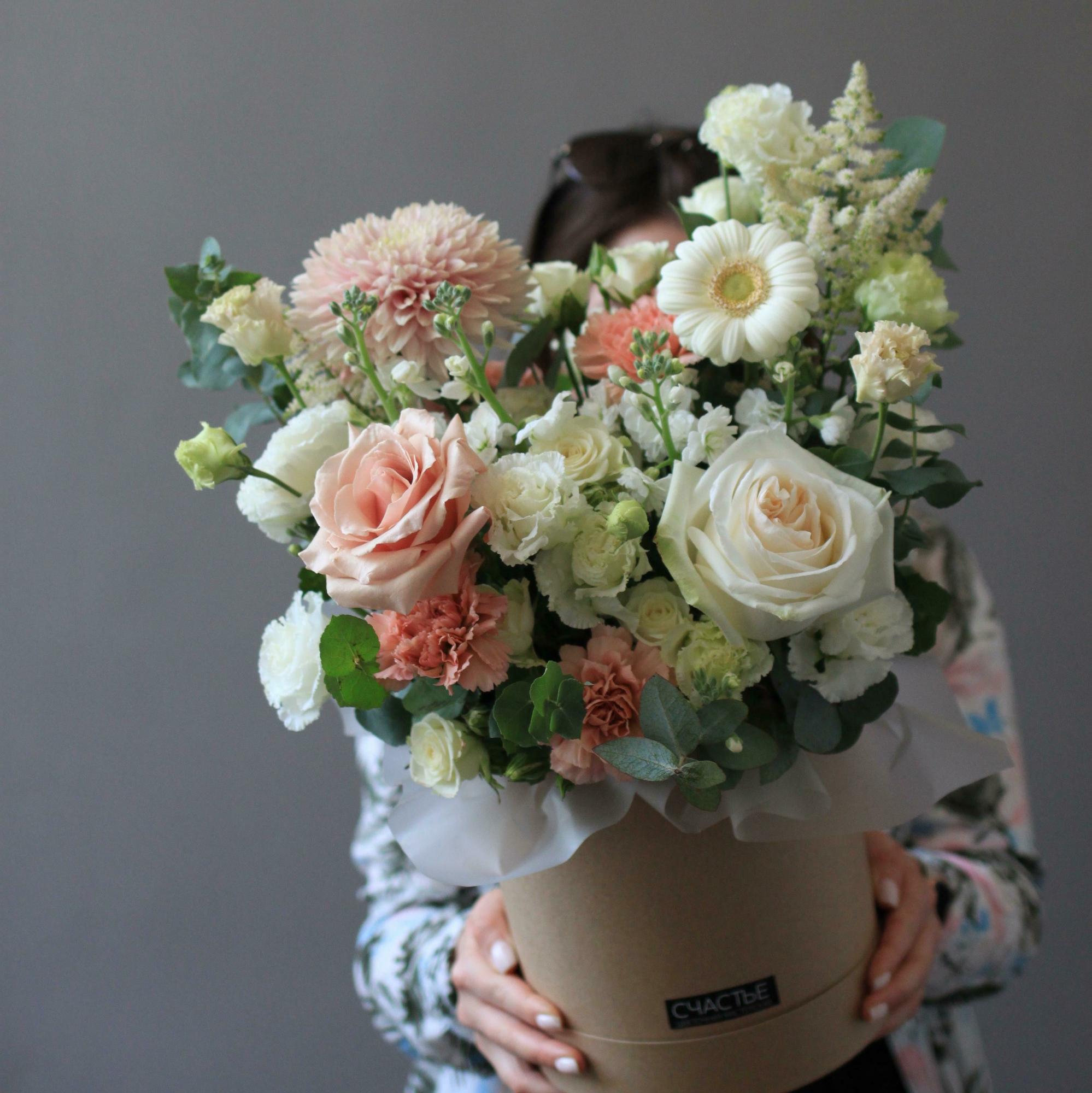 Цветы в карамельной коробке