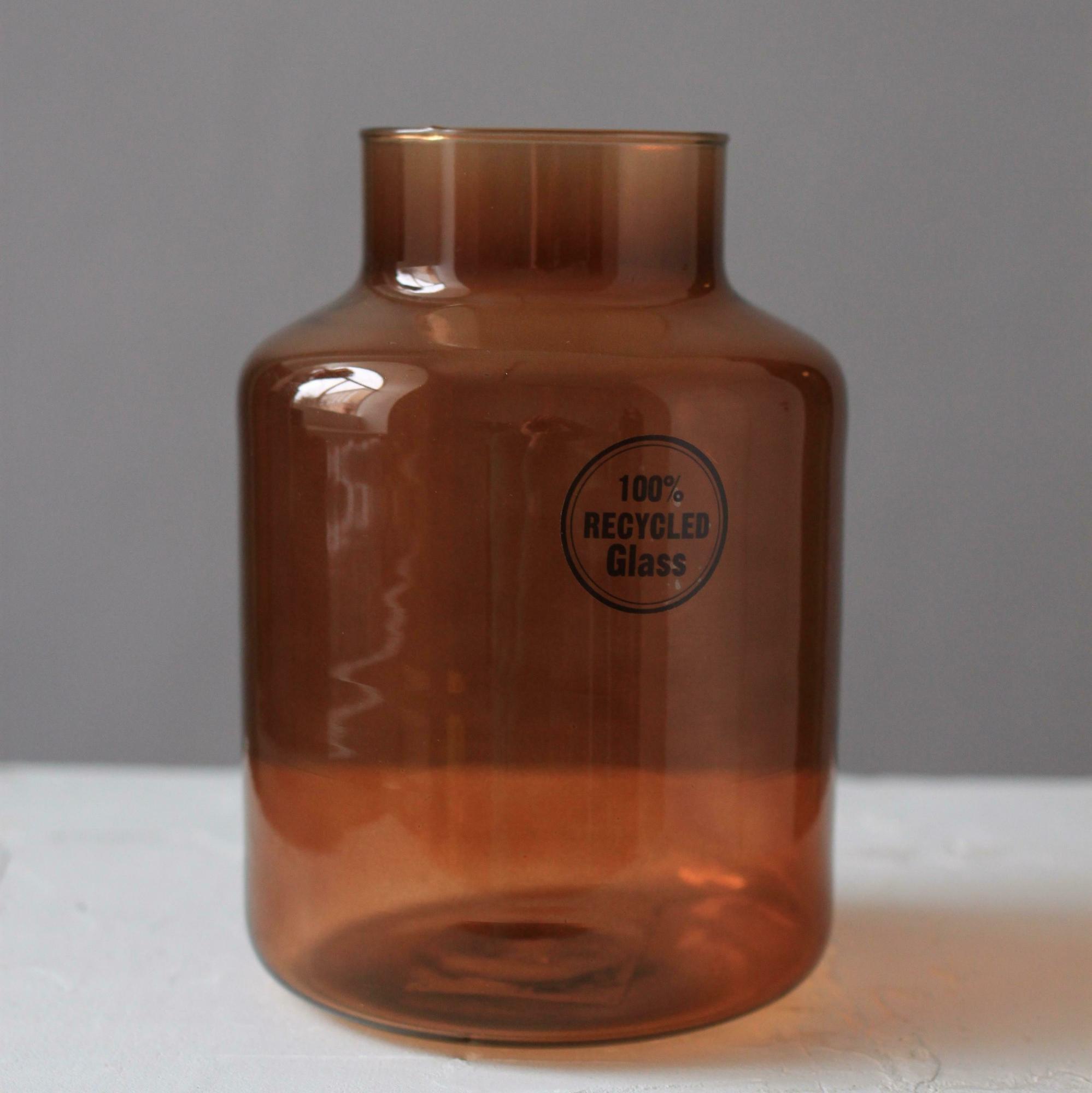 Ваза из переработанного стекла