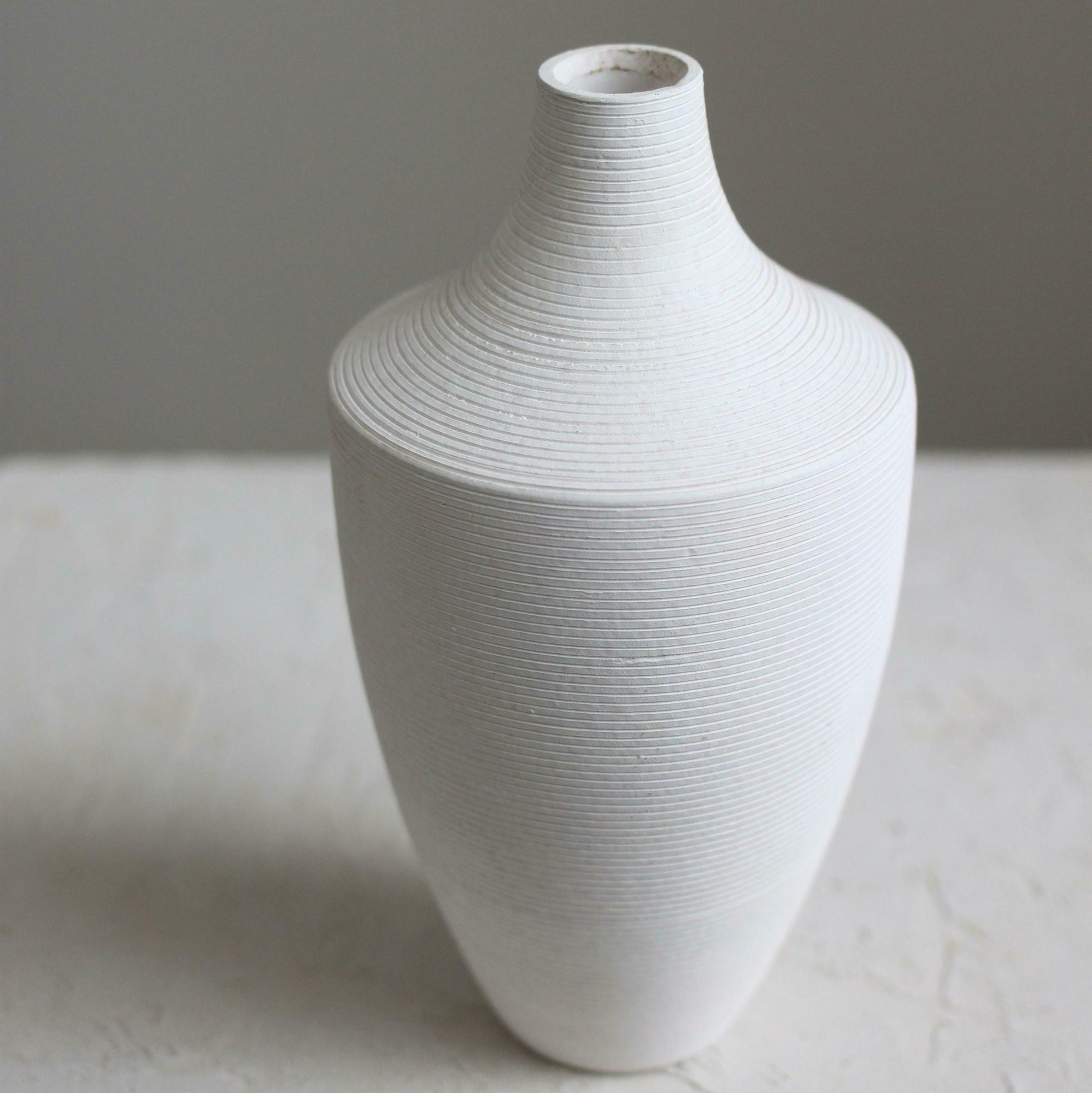 Ваза керамическая белая