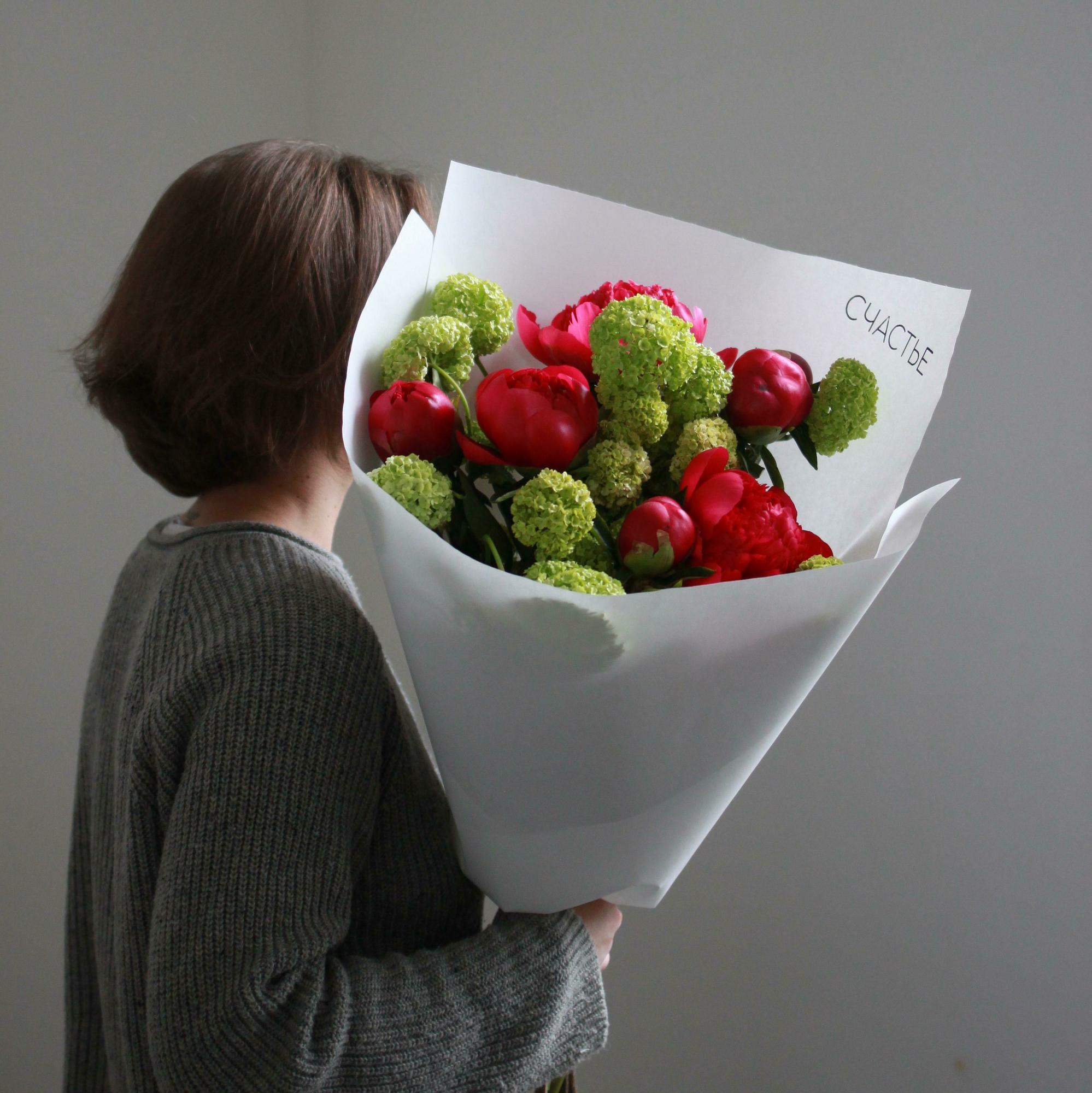 Букет пионов + вибурнум