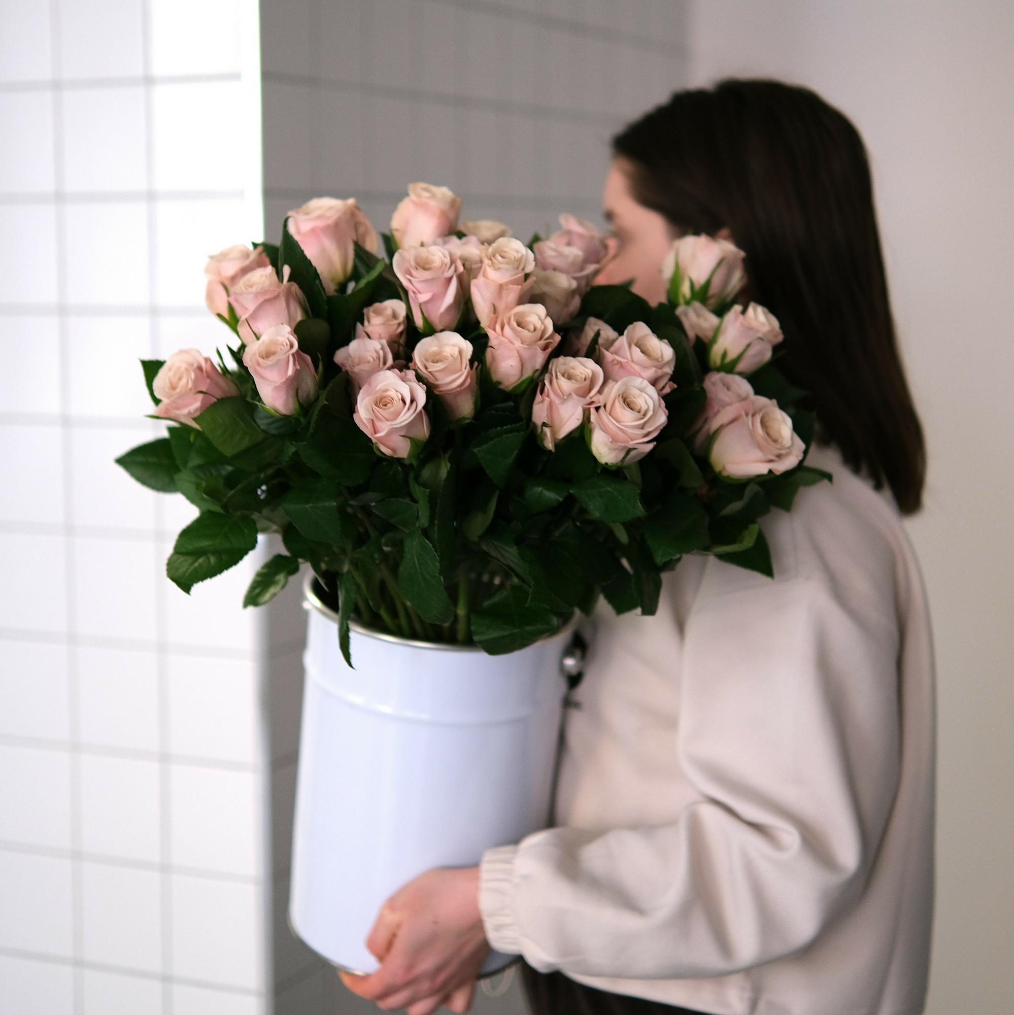 Монобукет пудровых роз