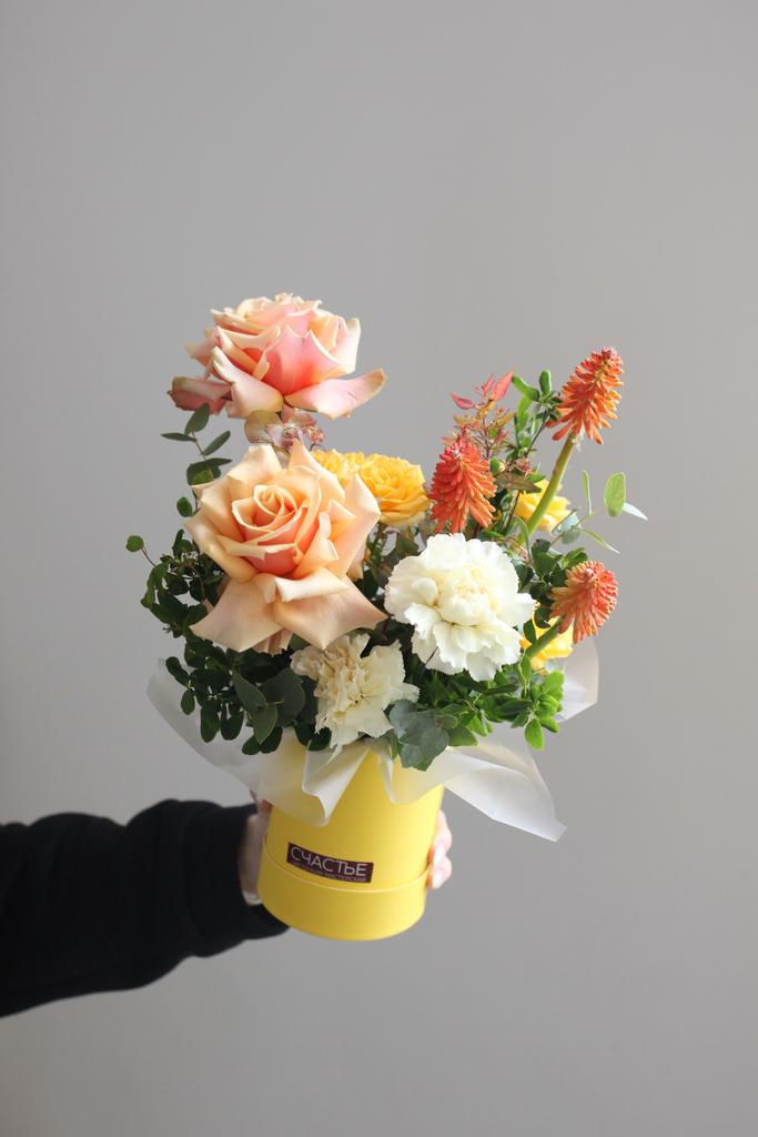 Композиция в желтой коробочке