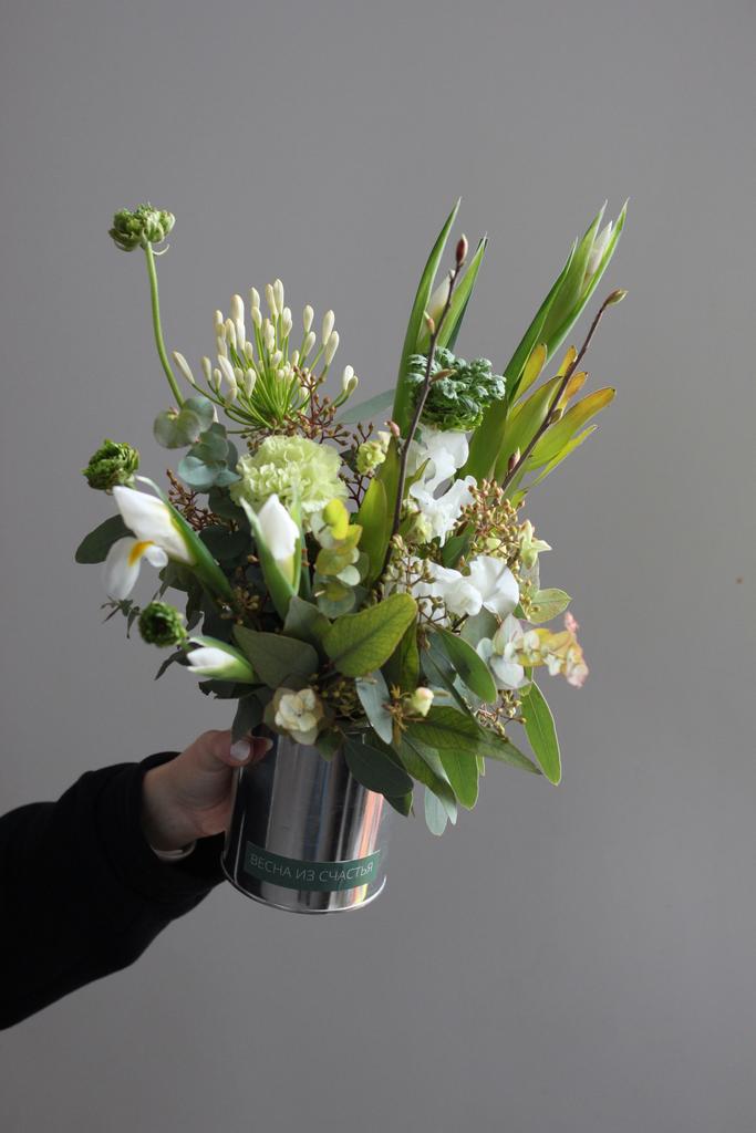 Воздушная композиция в металлической банке