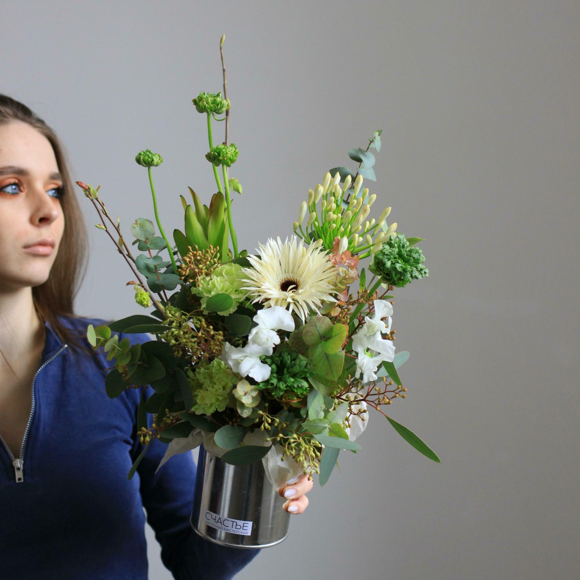 Воздушная композиция в металлической банке