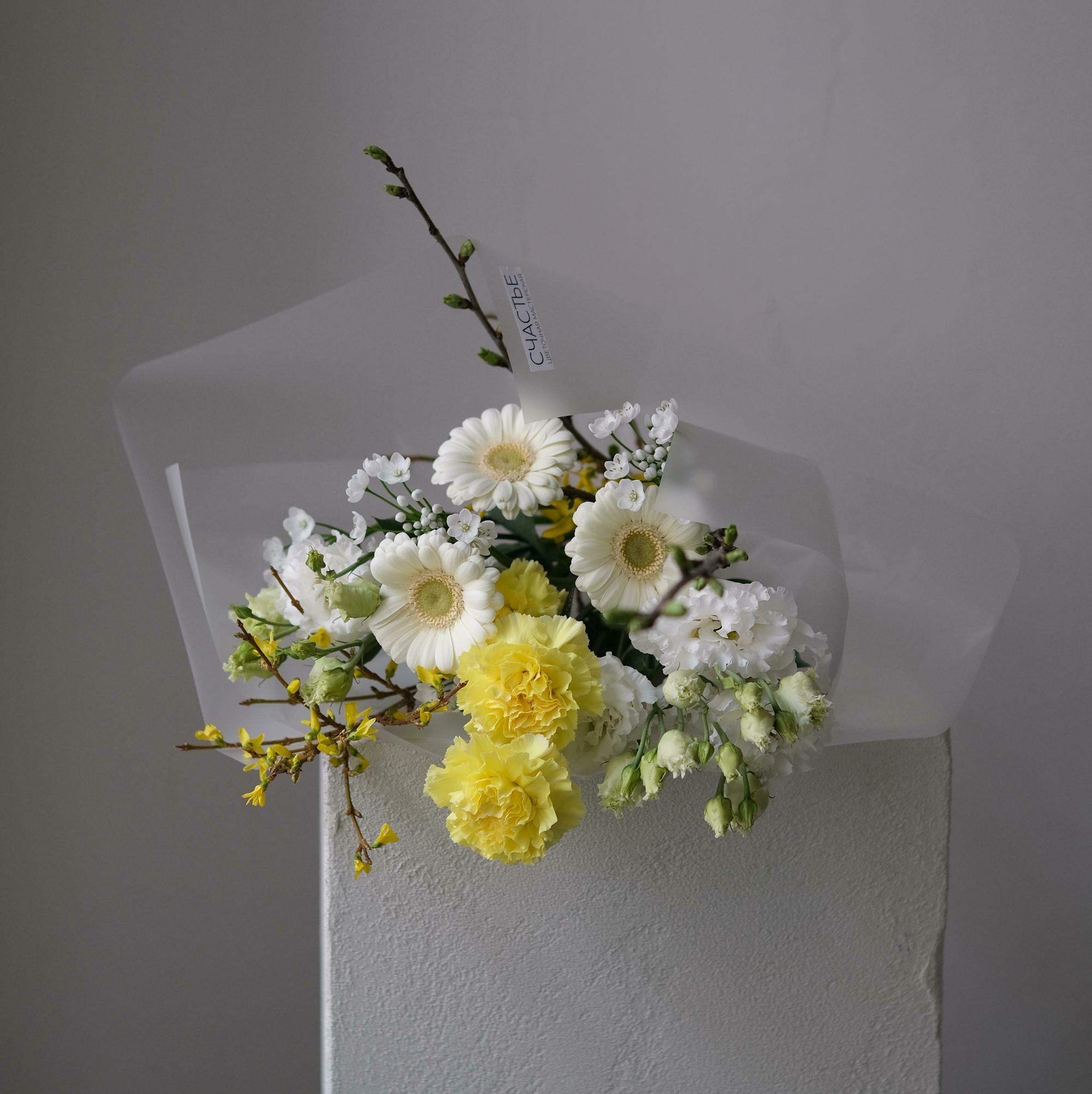 Солнечный букет с веточками