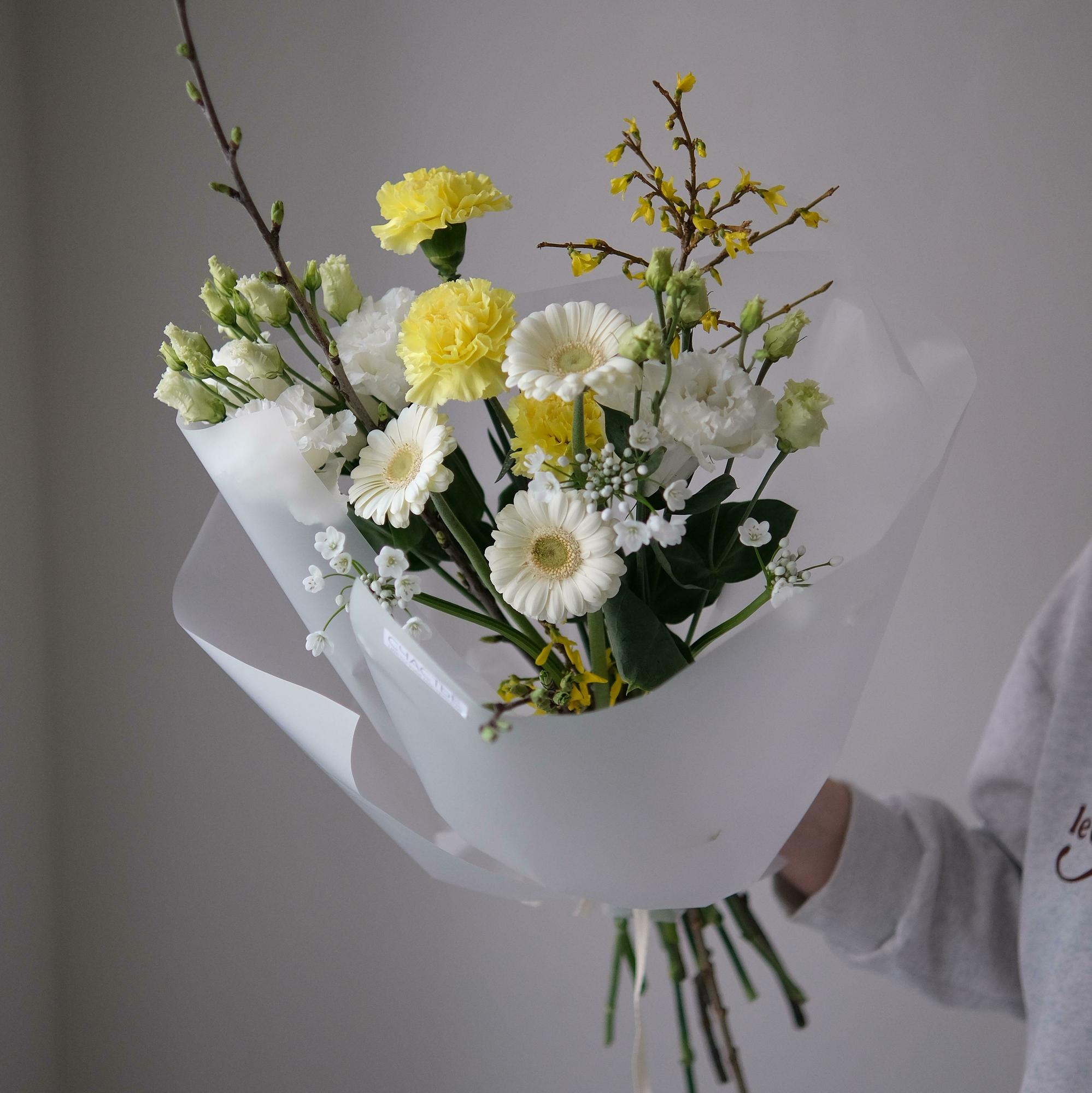 Солнечный букет с веточками