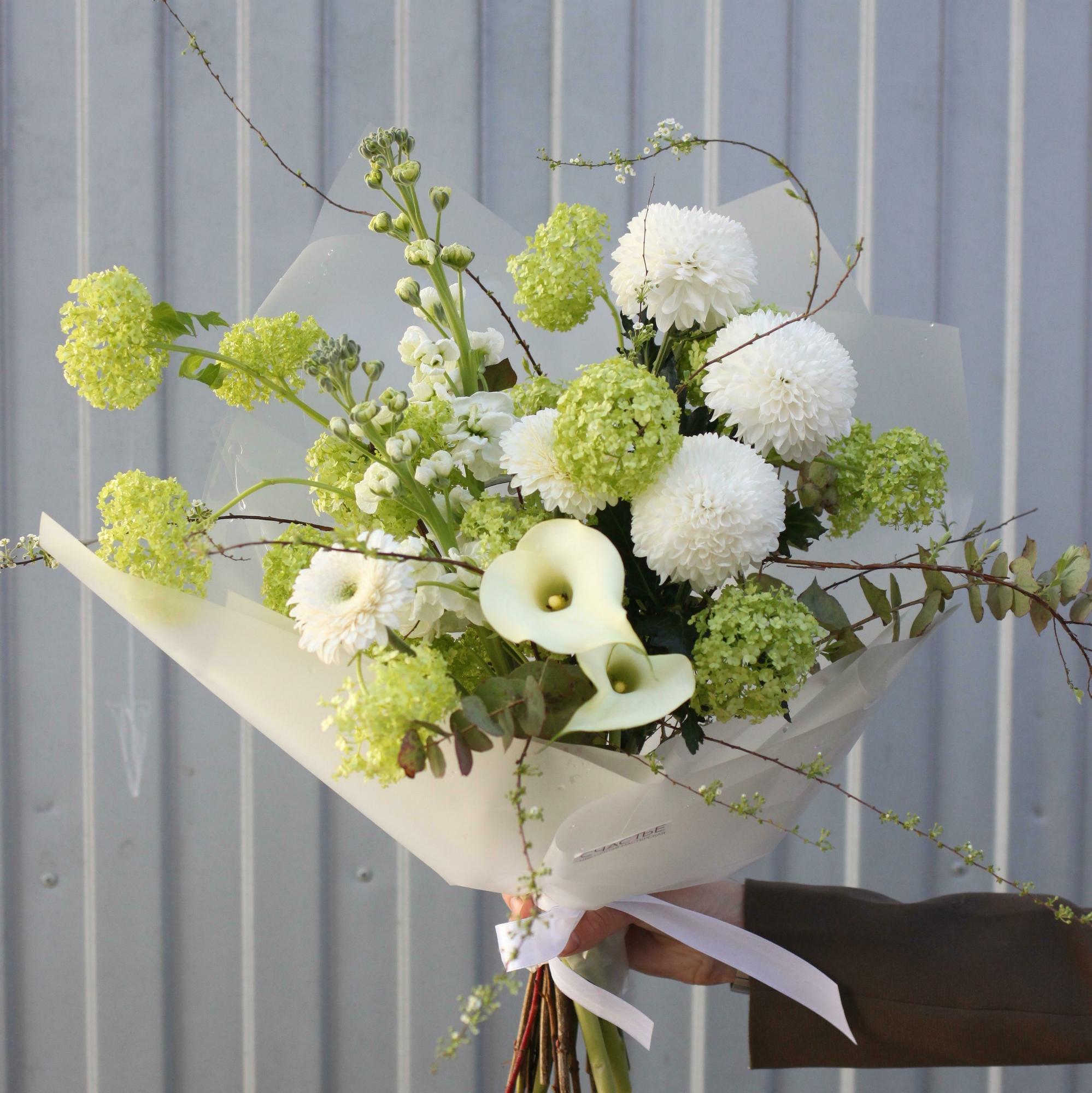 Интерьерный весенний букет