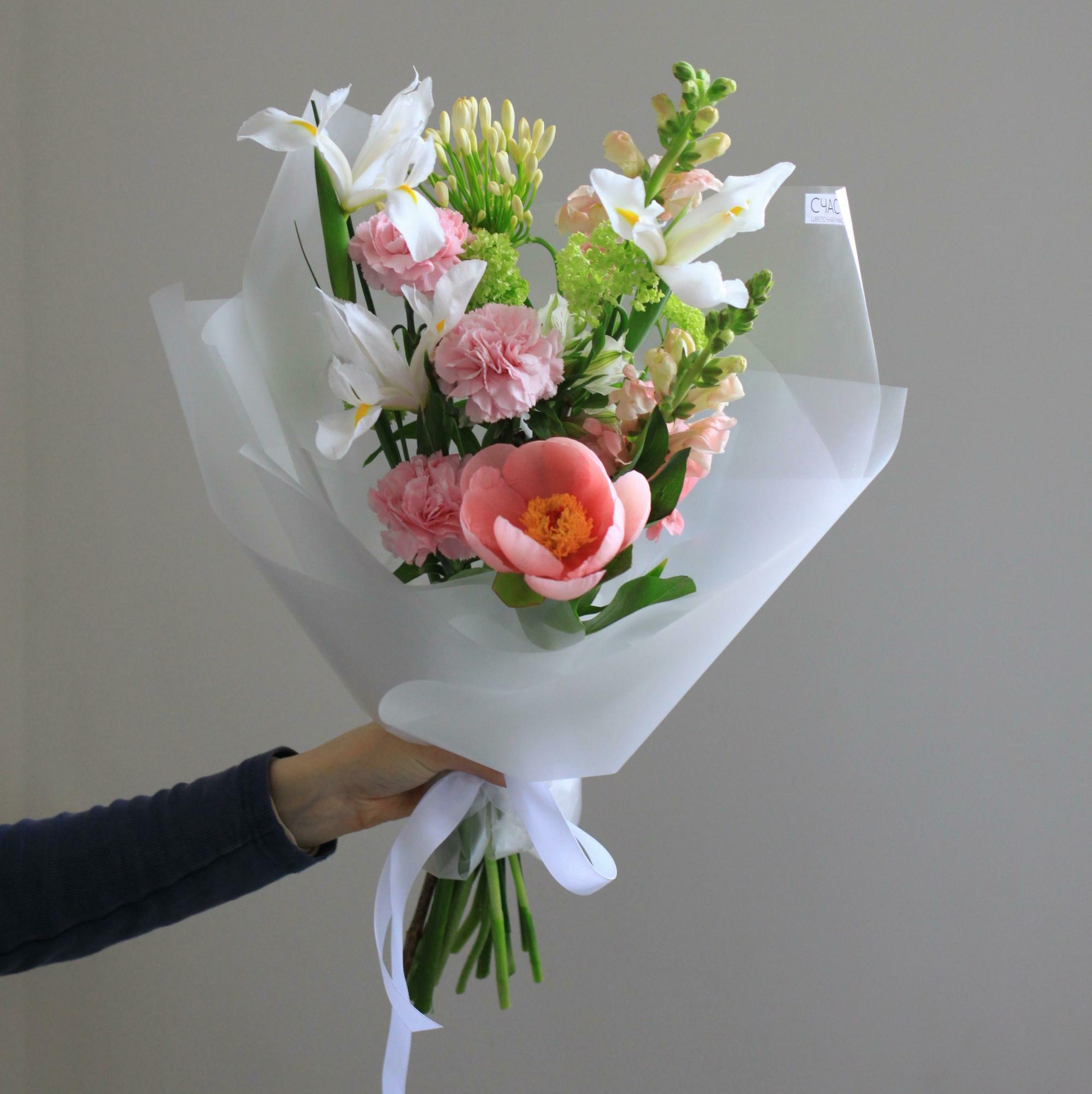 Букет с пионом