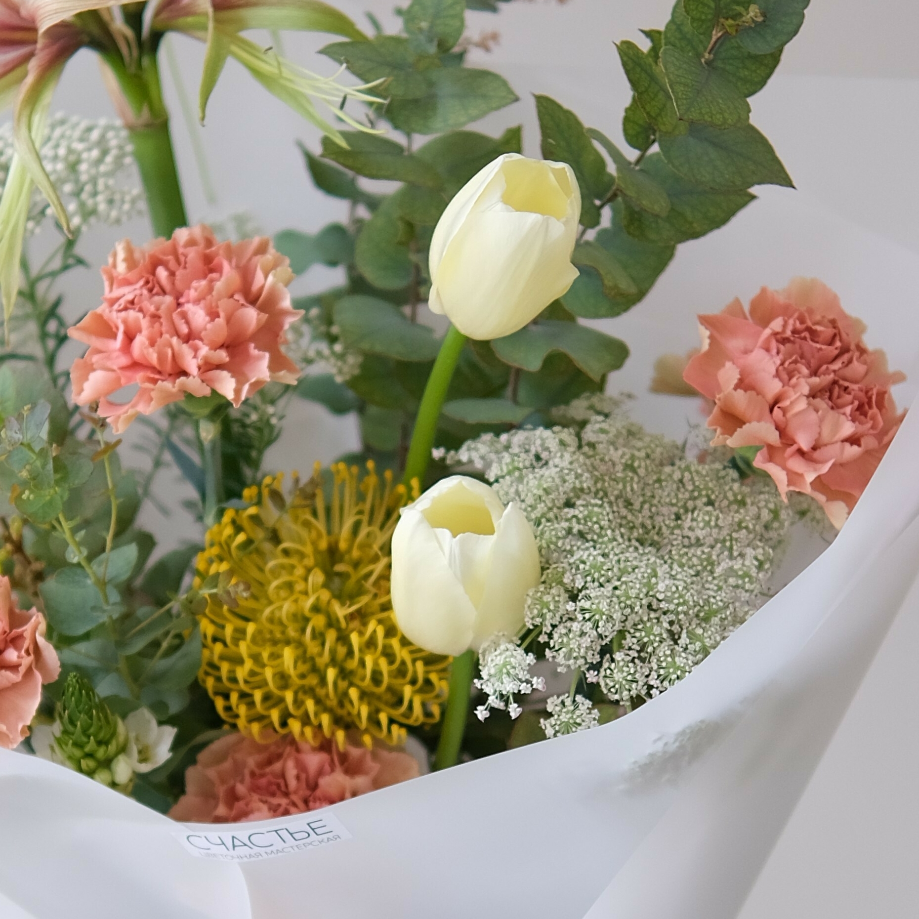 Персиковый букет с желтым акцентом