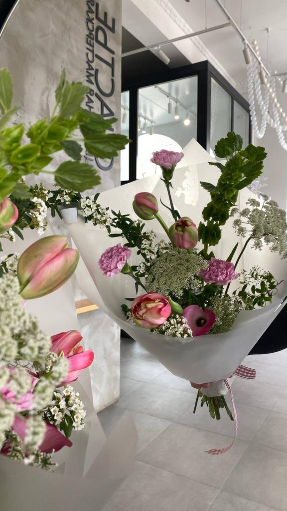 Весенний букет с веточками