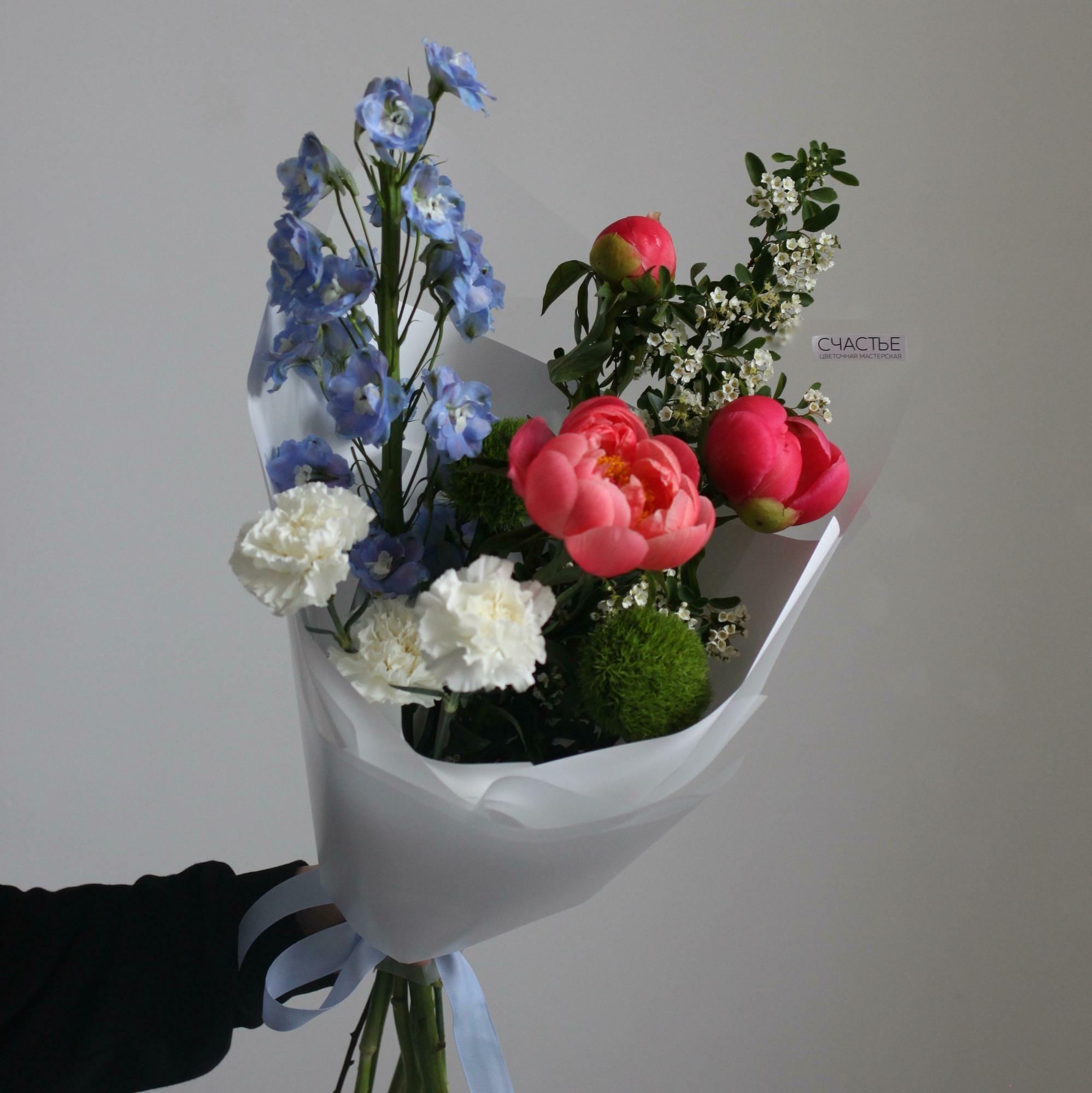 Букет с яркими акцентами