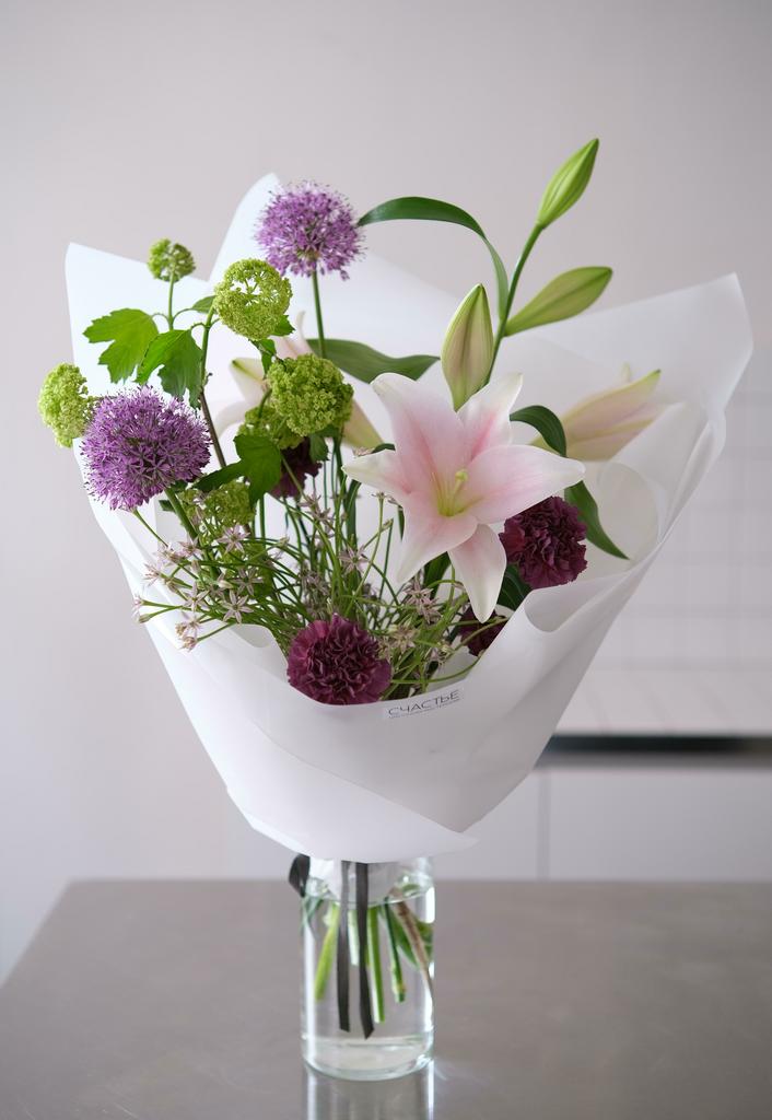 Ароматный букет с лилией