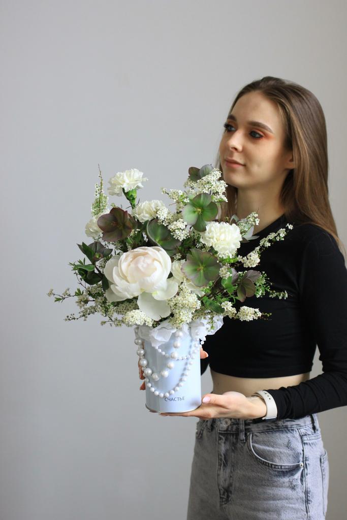 Композиция в металлической банке