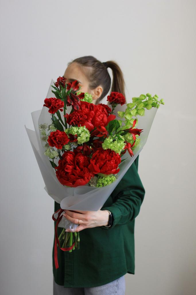 Букет с пионом