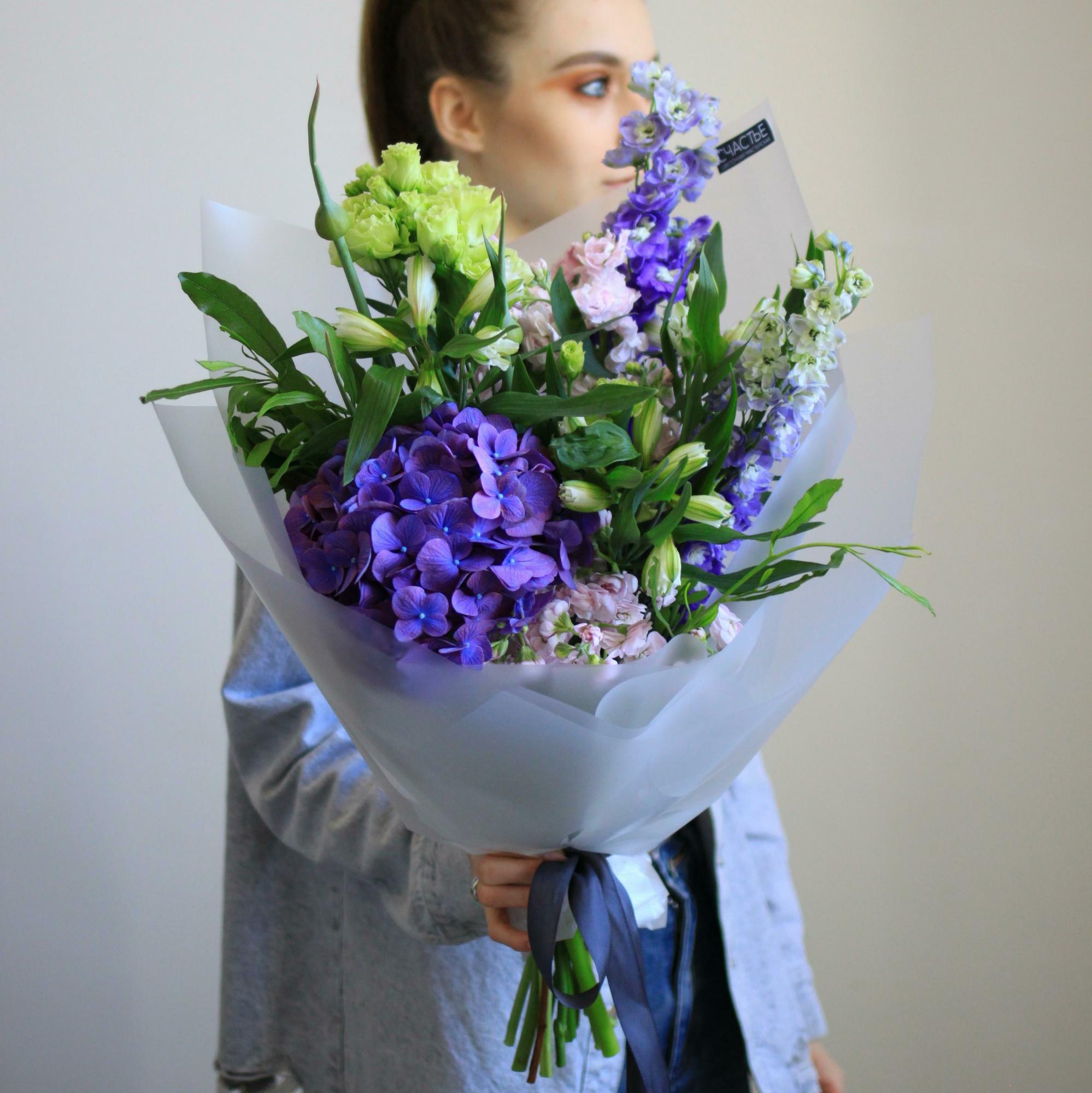 Летний букет с гортензией