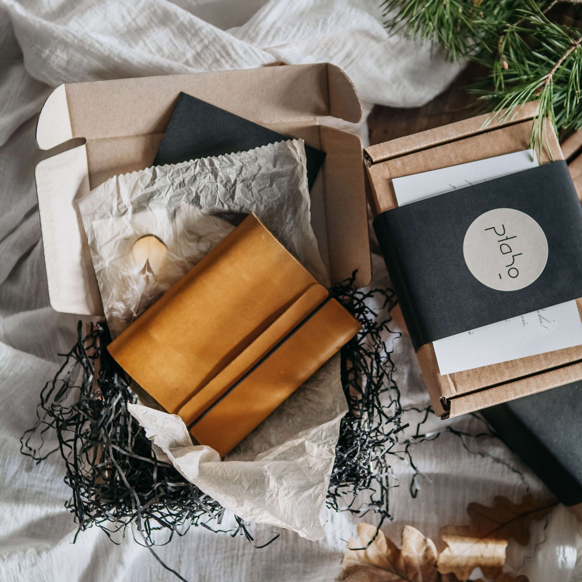 кожаный блокнот на заказ подарок в красивой упаковке