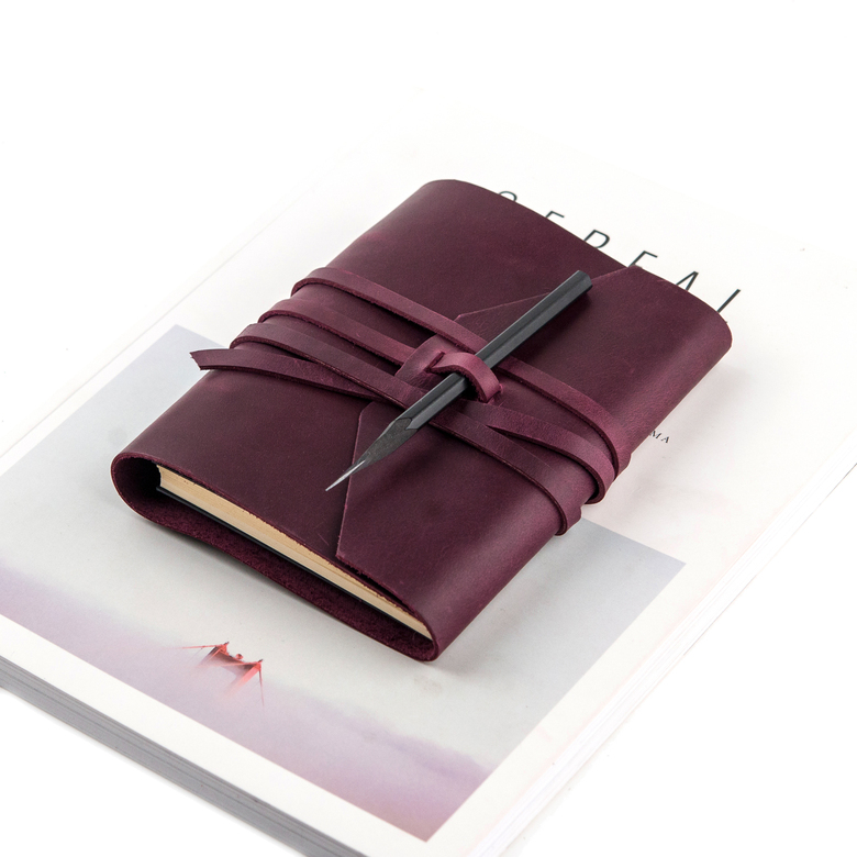 Кожаный блокнот А6 на кольцах с длинным ремнём