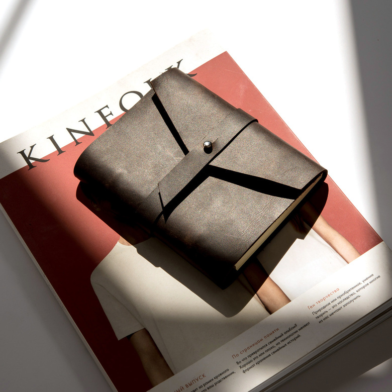 Кожаный блокнот А6 на кольцах с ремнём и кобурной застёжкой