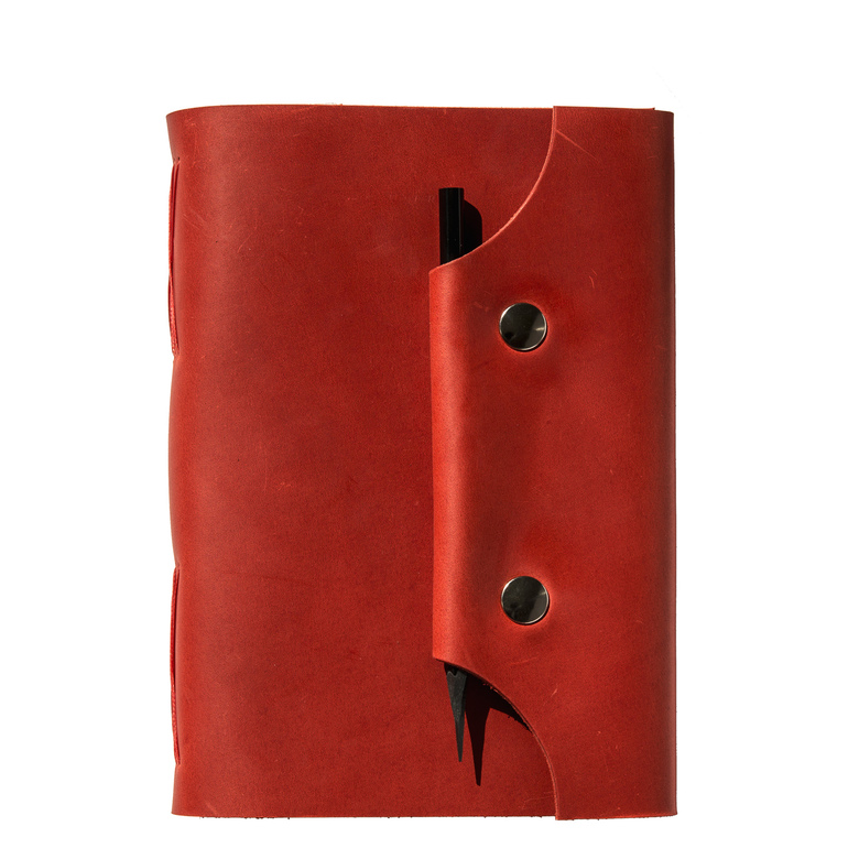 Кожаный блокнот с шитьём по корешку и креплением для ручки на клапане