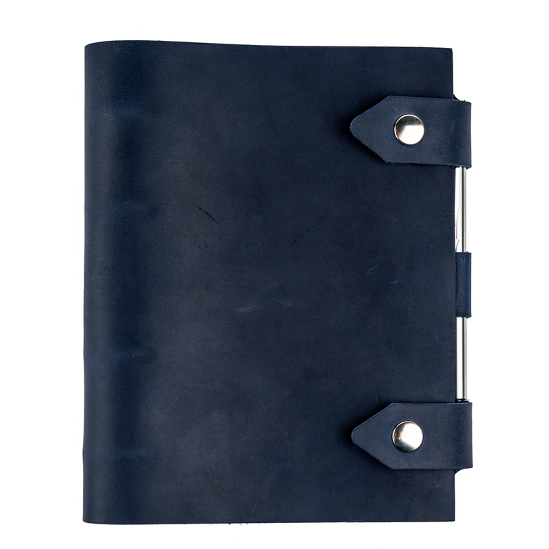 Кожаный блокнот А5 на кольцах с креплением для ручки и двумя хлястиками на магнитных кнопках