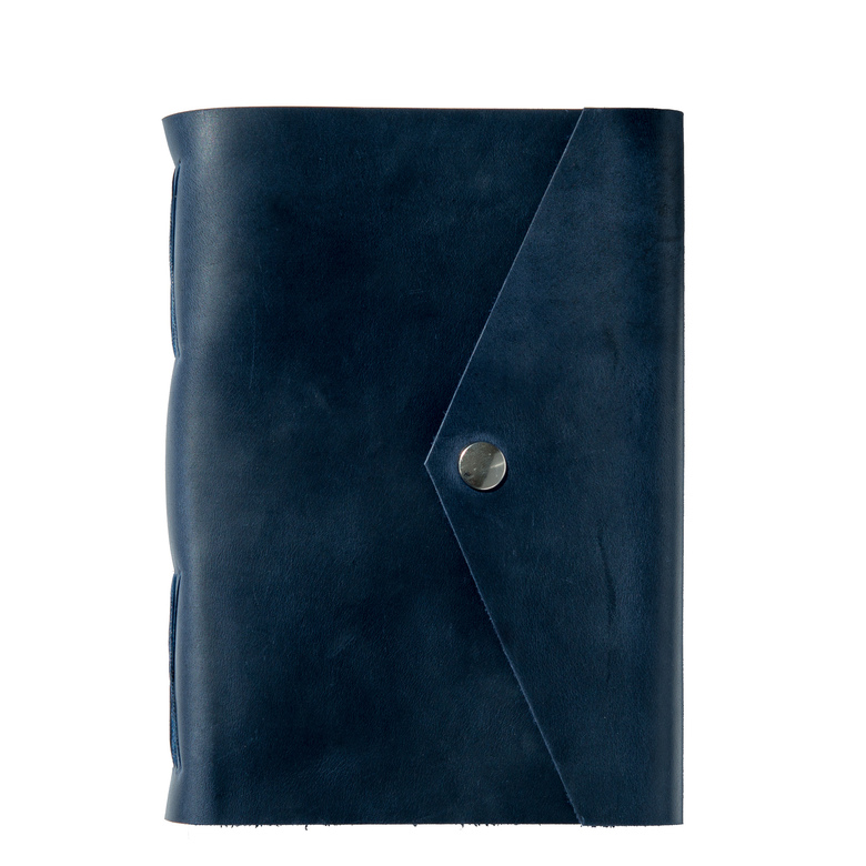 Кожаный блокнот с пришитыми тетрадями к корешку и закрыванием на магнитную кнопку