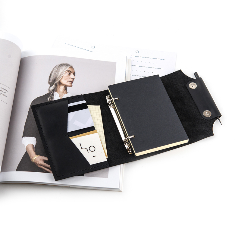 Кожаный блокнот А6 на кольцах с карманом и креплением для ручки на клапане