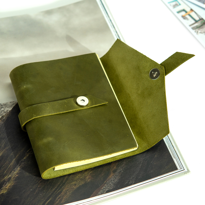 Кожаный блокнот А6 на кольцах с магнитной кнопкой на фальшремне