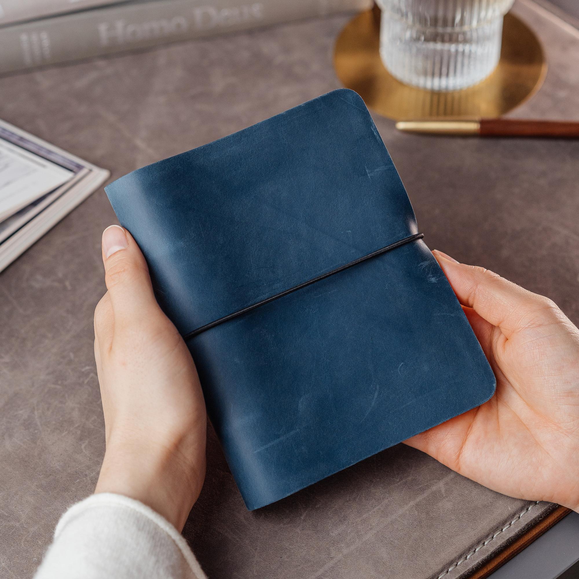 Блокнот из кожи  А6 на кольцах с резинкой