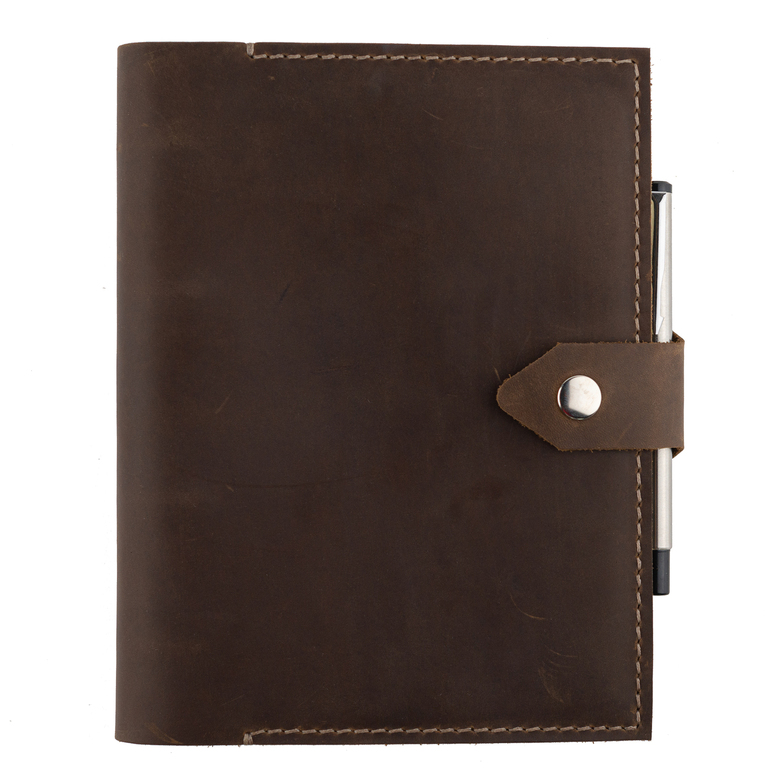 Кожаный блокнот на кольцах с карманами, хлястиком на магнитной кнопке и креплением для ручки