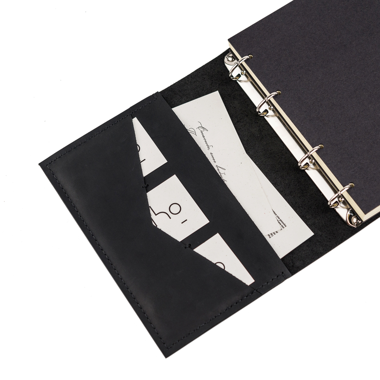 Кожаный блокнот на кольцах с креплением для ручки, карманом и уплотнёнными форзацами