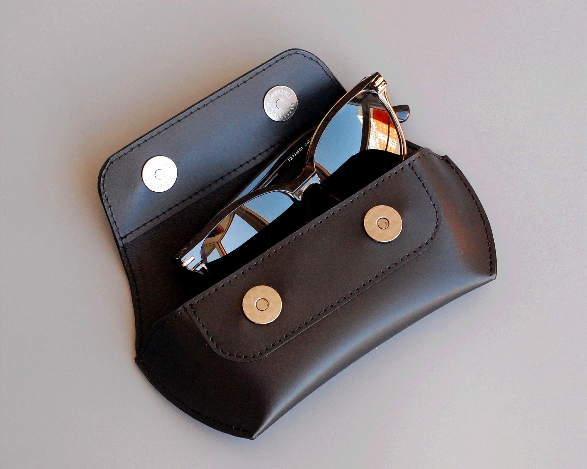 Очечник кожаный мужской