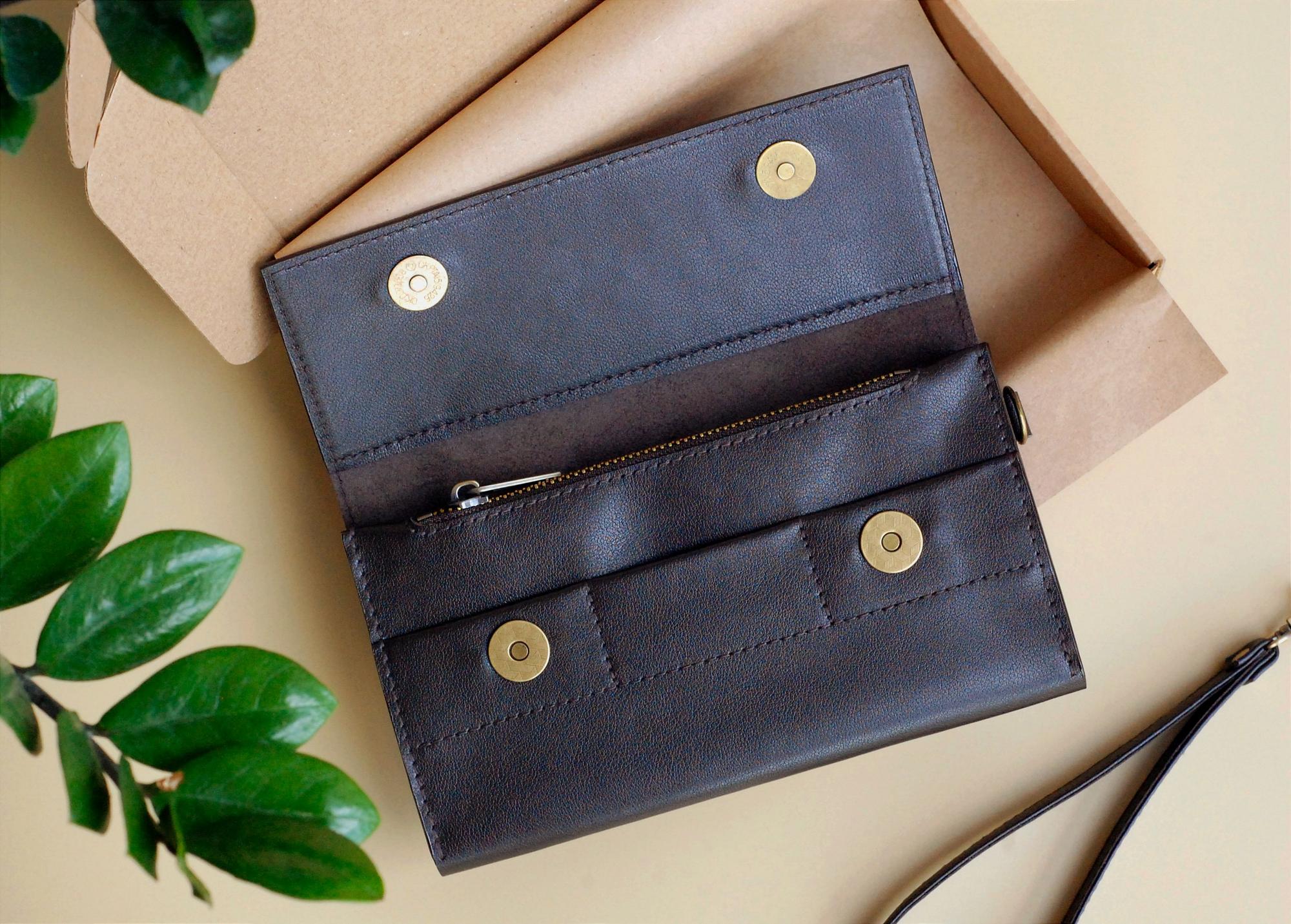 Мужской кожаный кошелек-клатч