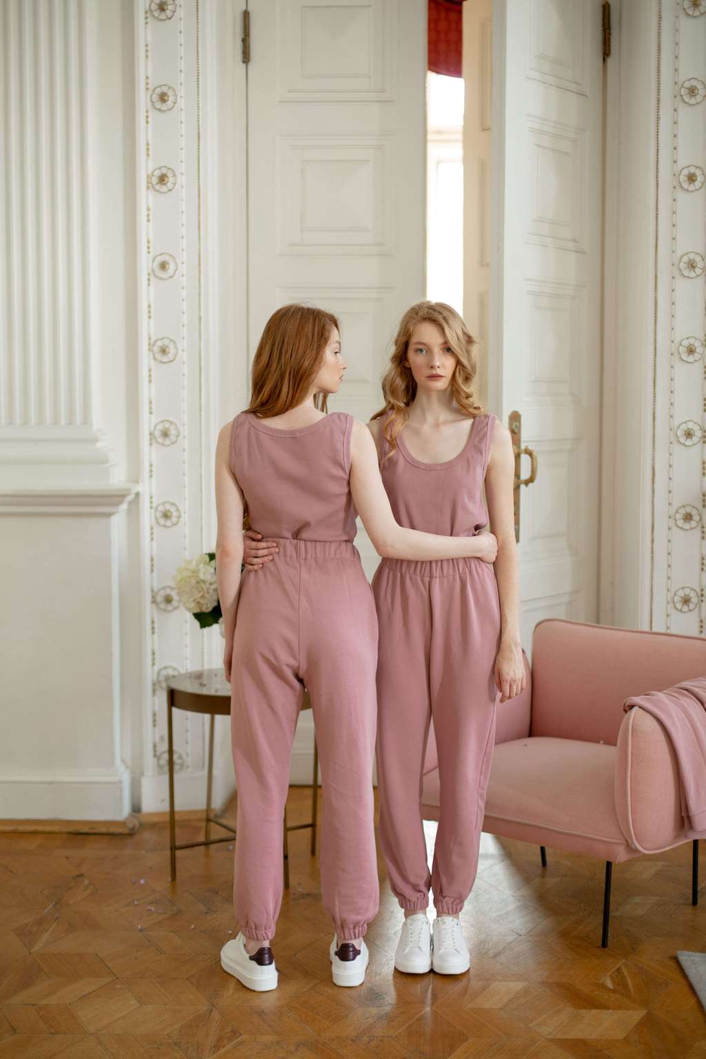 Джоггеры BASIC цвета "Розовая пудра"