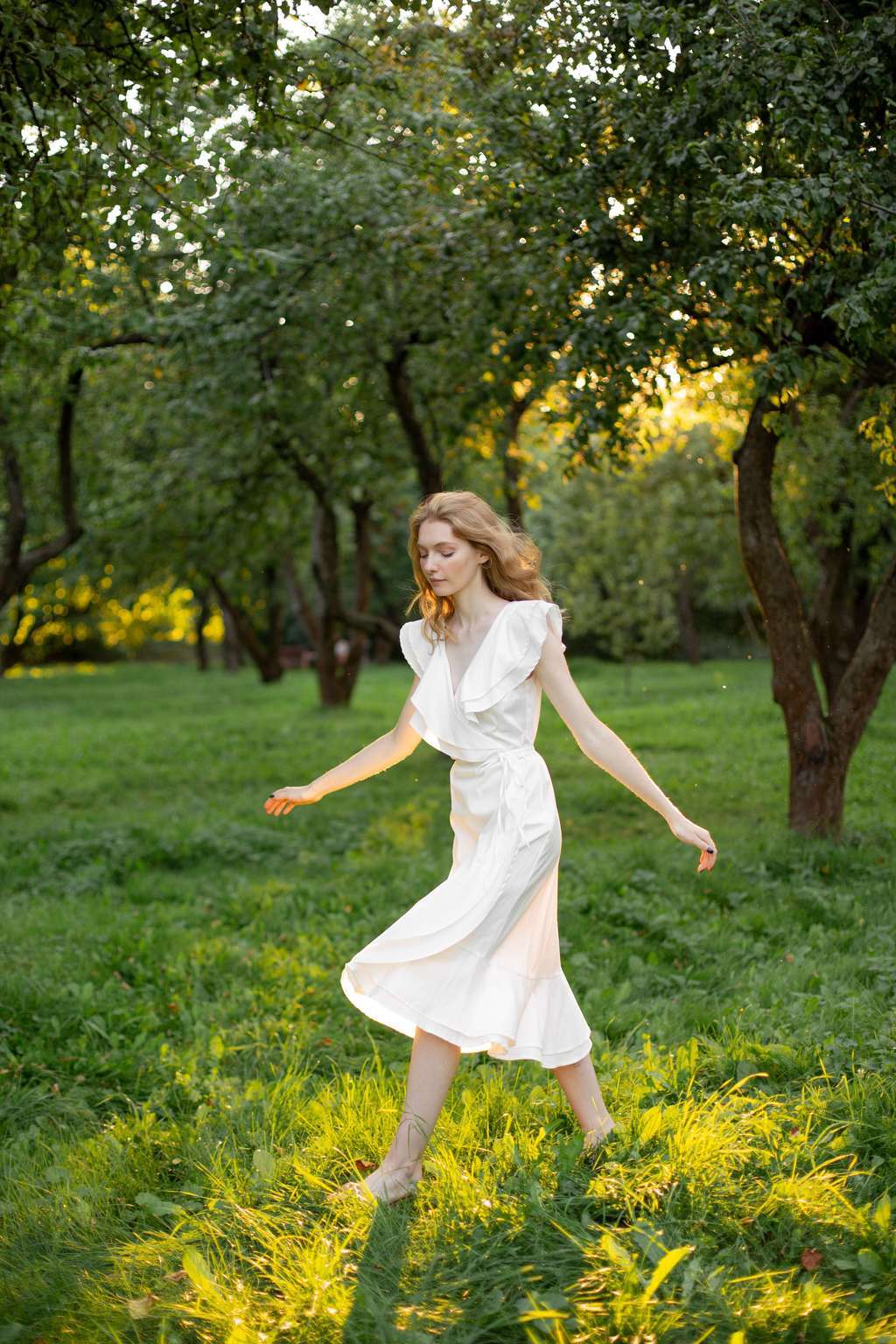 Платье с воланом цвета "Молочный"