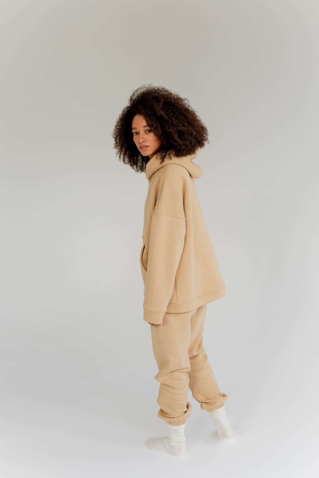 Джоггеры BASIC цвета "Песочное печенье"