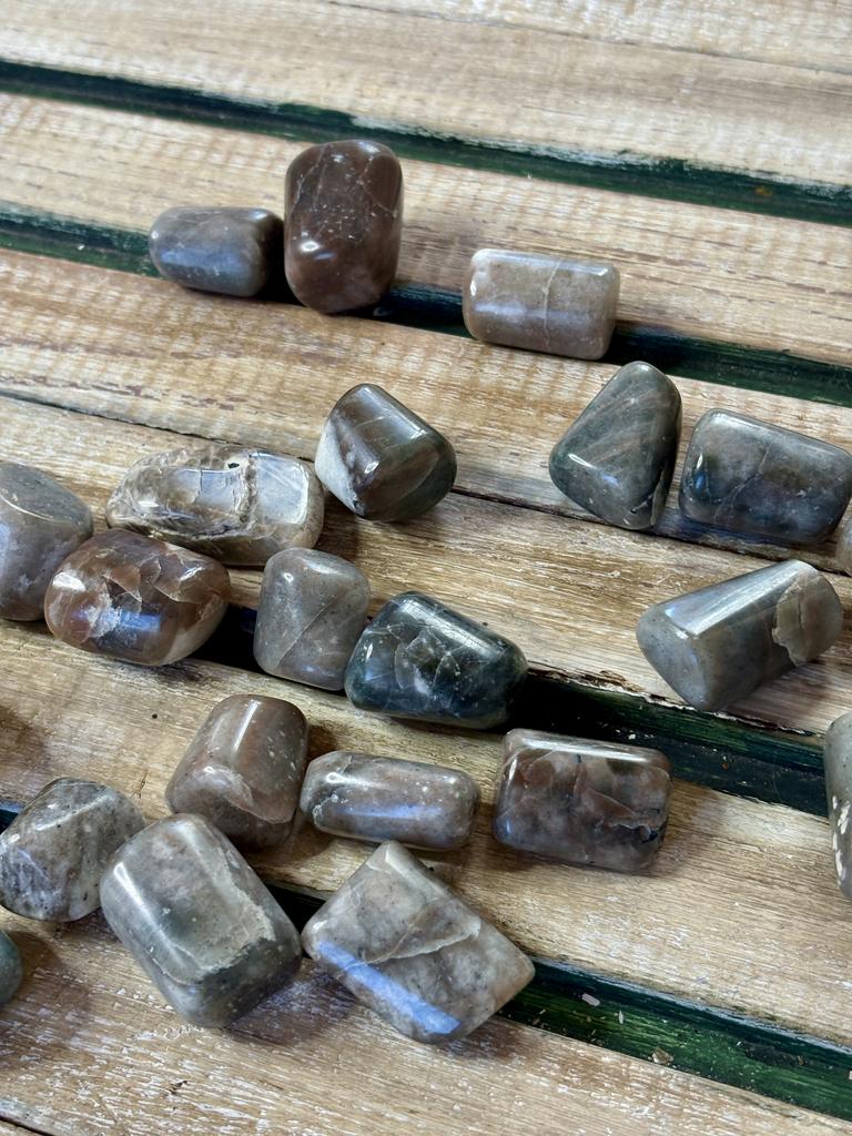 Серый индийский лунный  камень (галтовка)