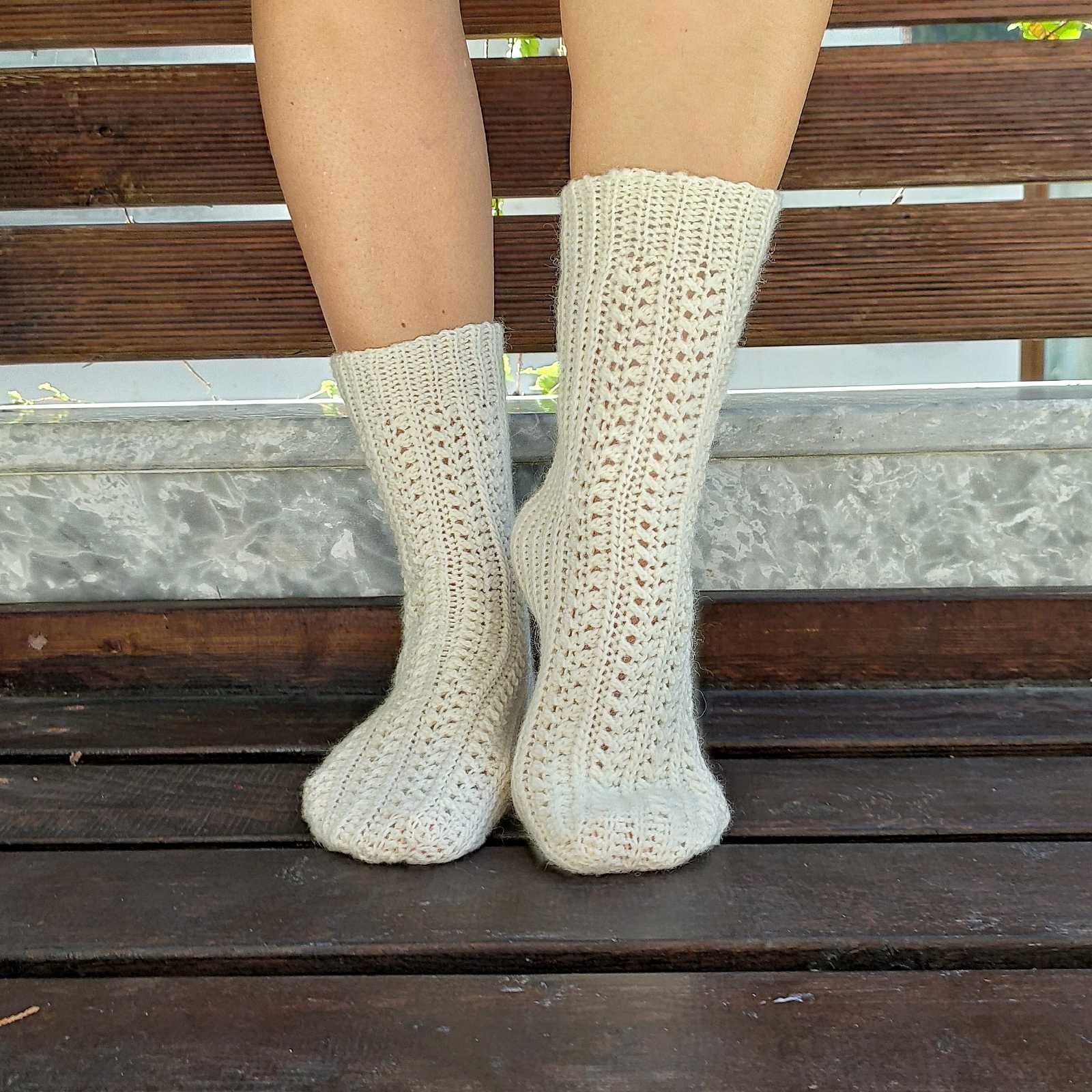 Ажурные носочки крючком.