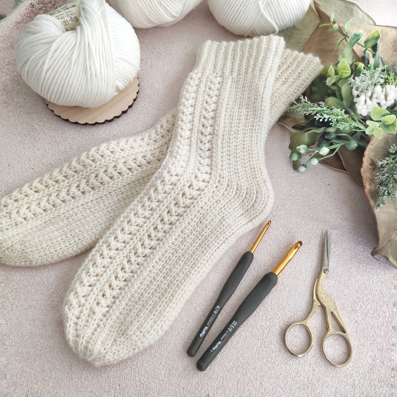 Ажурные носочки крючком.