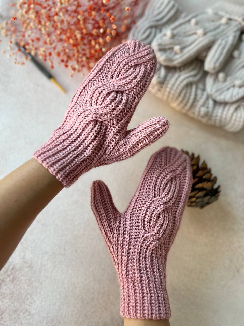 Варежки  крючком с косами