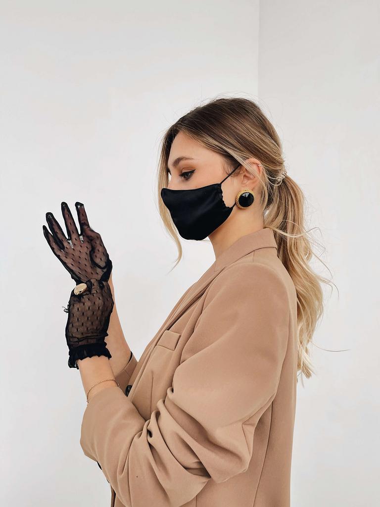 Маска для защиты  медицинская из натурального шелка  шелковая в которой легко дышать с лентами черного цвета против вирусов и коронавируса silk lovers для мероприятий