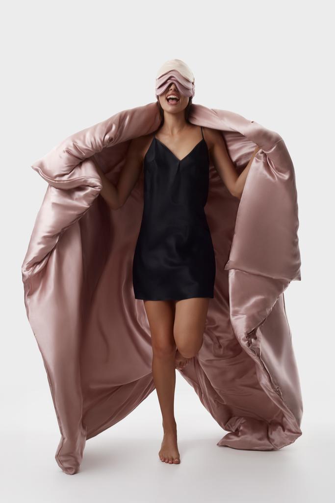 Шелковая сорочка мини черная