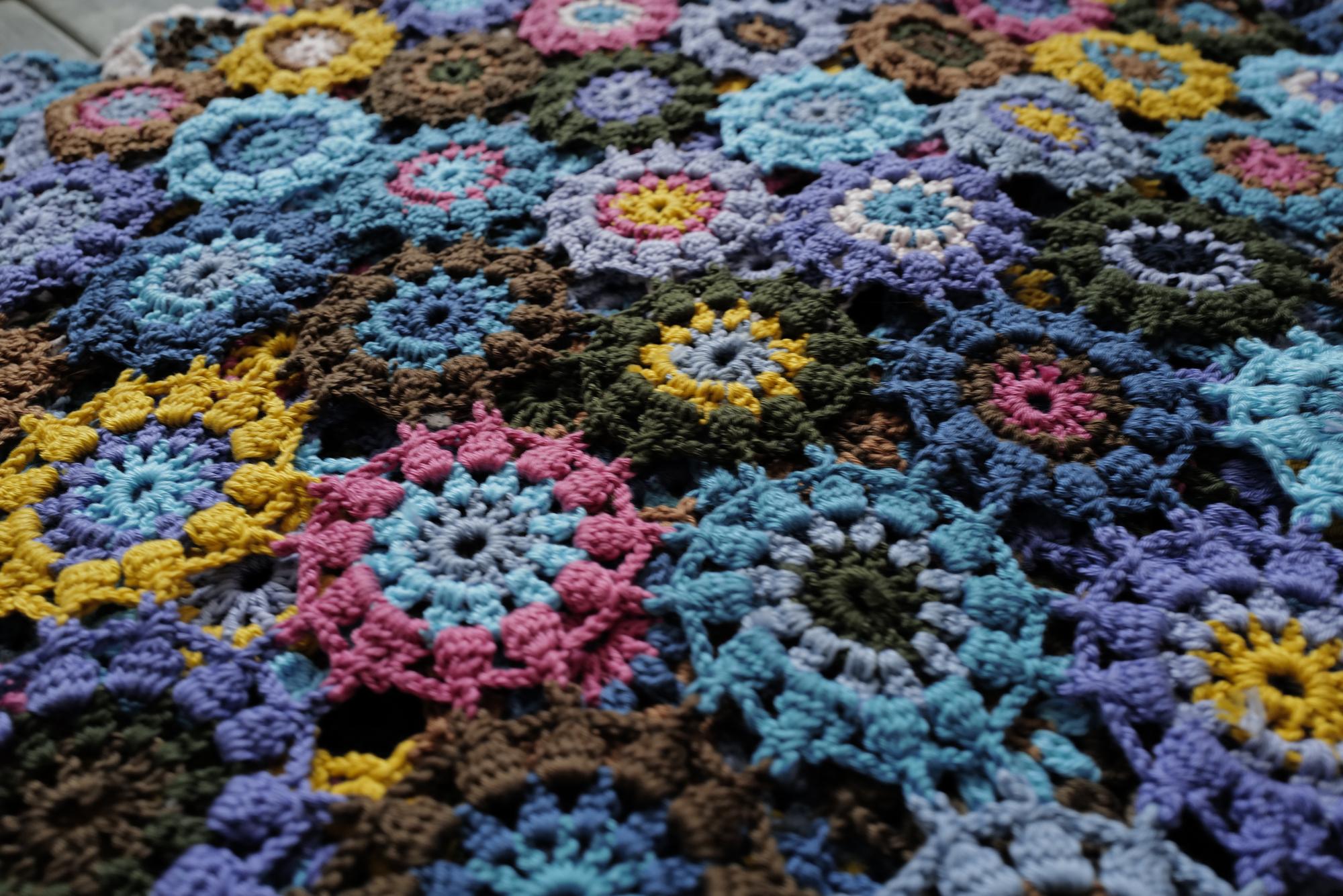 лазурный цветочный плед