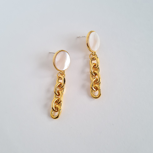 Серьги золотистые с перламутром и цепочками