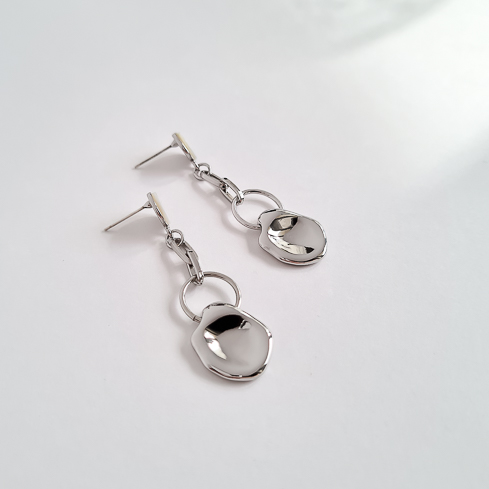 Серьги серебристые с перламутром и медальками