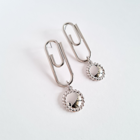 Серьги серебристые скрепки с медальками