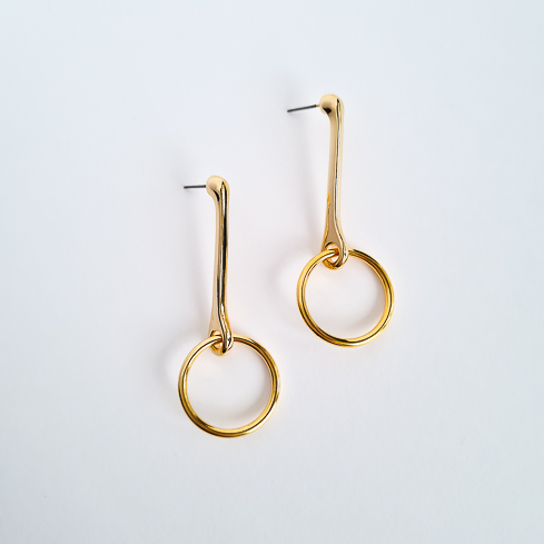 Серьги золотистые изогнутой формы с колечками
