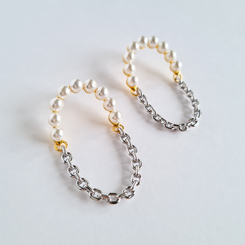 Биколорные серьги с жемчужинками и цепочками